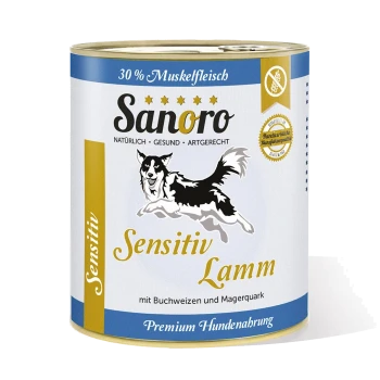 Dose Sanoro Hundefutter mit der Aufschrift 'Sensitiv Lamm' mit 30% Muskelfleisch, mit einer schwarz-weißen Hundillustration und Text über die Zutaten.