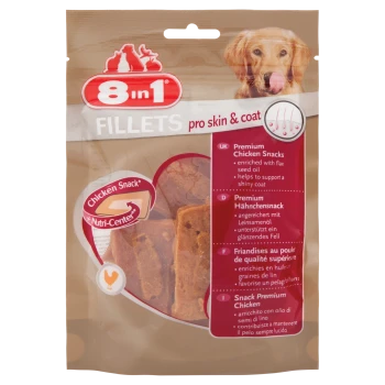 Opakowanie przysmaków dla psów 8in1 Fillets pro skin & coat, zawierające premium przekąski z kurczaka wzbogacone olejem lnianym dla błyszczącej sierści.