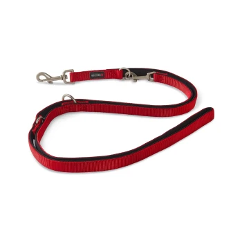 Rot-schwarze gepolsterte Hundeleine mit Metallclips und einem "Wolters"-Etikett auf weißem Hintergrund.