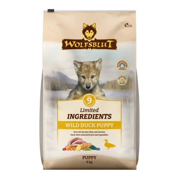 Wolfsblut Wild Duck Welpenfutterbeutel, 9 kg, mit einem Naturhintergrund, mit Text, der "Begrenzte Zutaten" und "9 Zutaten" hervorhebt.