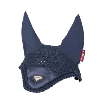 Navyblaue gehäkelte Ohrhaube für Pferde mit weichen Stoffohren, mit einem LeMieux-Logoetikett.