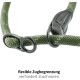 Nahaufnahme einer grünen geflochtenen Hundeleine mit schwarzen Metallringen und Lederdetails, mit dem Text: "flexible Zugbegrenzung verhindert Zuschnüren."