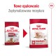 Porównanie opakowań karmy dla psów Royal Canin: lewy worek oznaczony "MEDIUM 10+" i prawy worek oznaczony "M medium ageing 10+" z korzyściami odżywczymi.