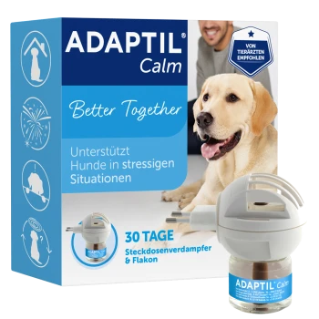 Verpackung des ADAPTIL Calm Steckdiffusers mit Labrador; Text: 'Better Together', 'Unterstützt Hunde in stressigen Situationen', '30 TAGE'.
