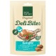 L'emballage de Real Nature Deli Bites présente un filet de saumon avec des baies de goji, du matcha et de l'huile de coco, mettant en avant '83%,' 'Super Food,' et 'Lachsfilet.'