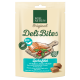 Die Verpackung von Real Nature Deli Bites zeigt Lachsfilet mit Goji-Beeren, Matcha und Kokosöl und hebt '83%', 'Super Food' und 'Lachsfilet' hervor.