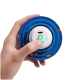 Hand hält ein blaues rundes Haustierspielzeug mit orangefarbenen Knochen-Akzenten und weißem Zentrum, das grüne Knöpfe und einen USB-C-Anschluss zeigt.