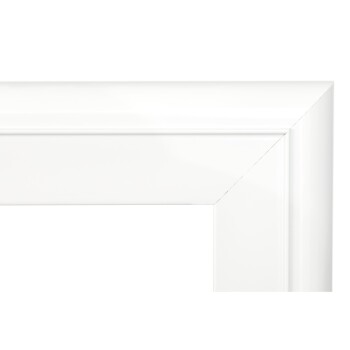 Eine Nahaufnahme einer glänzenden weißen Bilderrahmen-Ecke, die ihre glatte Oberfläche und klaren Linien zeigt.