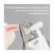 LED-Haustier-Nagelknipser (afp all for paws) beleuchtet die rosa Kralle einer Katze; sichtbarer Text: 'LED-Licht beleuchtet die Blutlinie'.