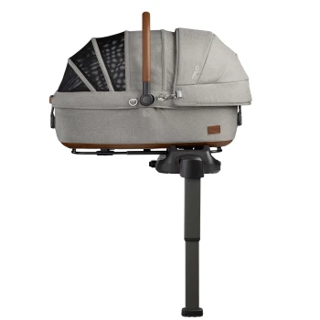 Ein stilvoller grauer Haustierträger mit einem Holzgriff und Netzpaneelen, montiert auf einer stabilen Basis.