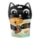 Zwart kattenvormige verpakking voor "Lucky Lou's Trout Sticks," gelabeld "DE ECHTE SMAAK!" en "LUCKY ONES!" met kip en forel ingrediënten.