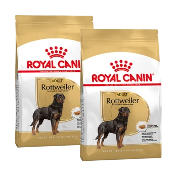 Zwei Säcke Royal Canin Adult Rottweiler Hundefutter, mit einem Rottweiler-Bild, mit Text, der die rassespezifische Ernährung hervorhebt.