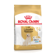 Torba z jedzeniem dla psów Royal Canin Adult Labrador Retriever, zaprojektowana dla psów powyżej 5. roku życia, w kolorze złotym z wizerunkiem labradora.