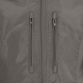 Graue Haustierjacke mit zwei Reißverschlusstaschen auf der Vorderseite.