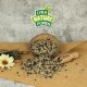 Verschüttetes gemischtes Vogelfutter in einer Kokosschale und einer Holzschaufel auf Jute, dekorative Blume; Logo mit der Aufschrift 'LYRA NATURE POWER'.