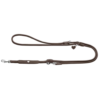 Braune Lederhundeleine mit silbernen Metallbeschlägen, kleinem Herzanhänger und aufgenähtem Herzdetail, verstellbares Mehrfach-Klippsystem