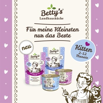 Betty's Landhausküche Kittenfutterverpackung, die drei Produkte zeigt: zwei Beutel und eine Dose, gekennzeichnet für Kätzchen im Alter von 2-12 Monaten.