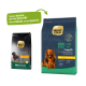 Zwei Säcke Select Gold Hundefutter: linker Sack schwarz mit der Aufschrift "Mini Adult", rechter Sack grün mit "Huhn" und "Neues DESIGN, gleiche QUALITÄT."
