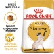 Royal Canin Siamese Katzenfutterbeutel für erwachsene Katzen mit einer Illustration einer Siamkatze, mit Text, der die rassespezifische Ernährung und maßgeschneidertes Futter hervorhebt.