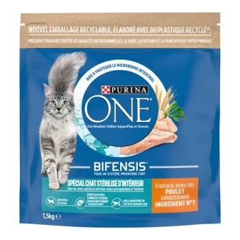 Sac de croquettes Purina ONE BIFENSIS, bleu, chat gris à poil long, pour chats stérilisés d'intérieur, élaboré avec poulet sélectionné, 1,5 kg.
