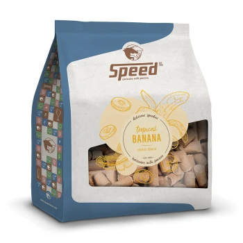 Verpackung des Speed Tropical Banana Horse Snacks mit einem klaren Fenster, das den Snack im Inneren zeigt, mit einer Bananenillustration und Text.