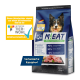 Beutel M!EAT Erwachsenen-Hundefutter mit Huhn, mit Bild eines glücklichen Hundes, Proteingehalt und deutschen Qualitätssiegeln.