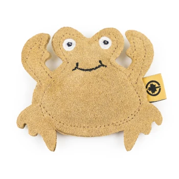 Ein plüschiger Froschspielzeug in tanfarbener Farbe mit einem lächelnden Gesicht, großen Augen und ausgestreckten Armen, mit einem gelben Etikett an der Seite.