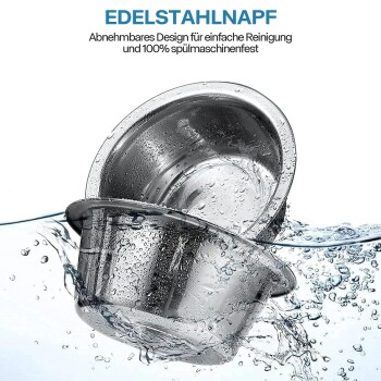 Edelstahlnäpfe mit spritzendem Wasser; sichtbarer Text: „EDELSTAHLNAPF“ und deutscher Hinweis auf Spülmaschinenfestigkeit.