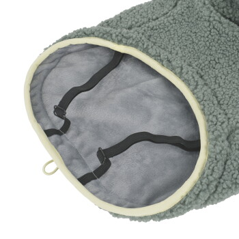 Pochette de couchage verte pour petit animal doublée sherpa, intérieur en peluche grise et trois sangles noires réglables avec boucles