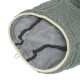 Pochette de couchage verte pour petit animal doublée sherpa, intérieur en peluche grise et trois sangles noires réglables avec boucles