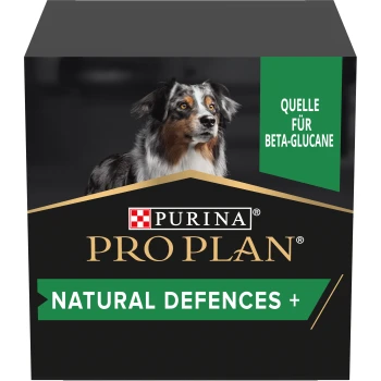 Verpackung von Purina Pro Plan Natural Defences Hundefutter in Schwarz und Gold, mit einem Hundebild und dem Text "Quelle für Beta-Glucane."