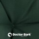 Nahaufnahme eines dunkelgrünen Stoffes mit einem Knopfdetail, mit dem Logo "Doctor Bark" und dem Text "MADE IN GERMANY."