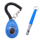 Blauer Haustier-Trainingsklicker mit einem gewickelten Handgelenkband und einem Metallclip, zusammen mit einer blauen Pfeife für das Hundetraining.