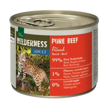 Puszka karmy dla dorosłych zwierząt Wilderness Pure Beef, z dzikim kotem na etykiecie. Składniki: 99% wołowiny, 1% roślin, 0% dodanych zbóż.