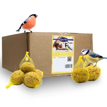 Eine Schachtel Vogelfutter mit der Aufschrift "Lyna Pet Vögelfutter" mit zwei Vögeln, einem Gimpel und einer Blaumeise, die darauf sitzen und in der Nähe sind.