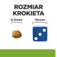 Obrazek porównujący rozmiar krokietów karmy dla zwierząt (8,5 mm) do niebieskiej kostki (16 mm), z tekstem 'ROZMIAR KROKIETA' powyżej.