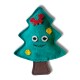Ein plüschiges Weihnachtsbaumspielzeug mit einem lächelnden Gesicht, dekoriert mit einer roten Schleife und gelben Ornamenten, geeignet für Haustiere.