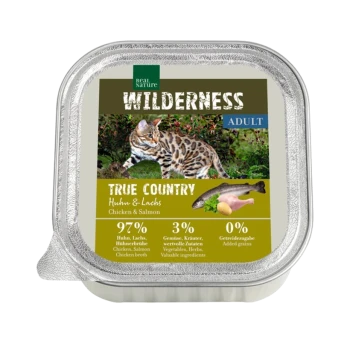 Verpackung für Nasskatzenfutter mit einer Bengal-Katze, beschriftet mit "Wilderness Adult True Country Chicken & Salmon," mit 97% Fleischanteil.