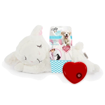 Plüschweißes Heart Beat Sheep Haustierspielzeug mit rotem herzförmigem Herzschlagsimulator und Verpackung von All For Paws.