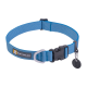 Blaues Hundehalsband mit strukturiertem Design, mit einer schwarzen Schnalle und einem Anhänger mit einem Hundelogo, beschriftet "RUFFWEAR."