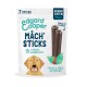 Edgard Cooper Mâch' Sticks pour chiens, avec une illustration de chien souriant, l'emballage montrant 7 bâtonnets, faible en calories, saveur fraise et menthe.