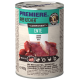 Dose mit Premiere Raw Kitchen Hundefutter, das Ente als Hauptzutat enthält, mit Anweisungen zum Mischen und einem modularen System für eine einfache Zubereitung.