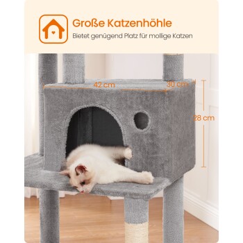 Ein hoher, grauer Kratzbaum für Katzen mit mehreren Ebenen, Kratzpfosten und hängenden Spielzeugen, entworfen für das Spielen und Entspannen von Katzen.