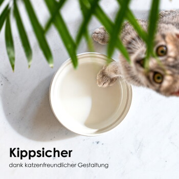 Weiße Haustierfutterschalen, 13 cm Durchmesser, 250 ml Fassungsvermögen, mit einem "Made in Germany"-Etikett.
