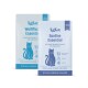 Zwei KatKare Katzen-Snack-Tütchen, vorne 'Sardine Essential', hinten 'Weißfisch Essential'; sichtbarer Text: 'Hypoallergene Snacks'