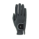 Ein einzelner schwarzer Pflegehandschuh für Haustiere mit einer strukturierten Oberfläche und einer kleinen Tasche am Handgelenk, vor einem weißen Hintergrund präsentiert.