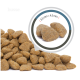 Haufen brauner, dreieckiger Heimtierkroketten mit vergrößertem Einsatz, der drei Stücke und den Text '8,5 mm x 4,5 mm' zeigt; schwaches 'husse'-Logo.