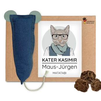 Katzenspielzeug-Set in Schachtel: Denim-Knochen mit Seil, Matatabi-Stücke, Etikett mit Katzenillustration und Schriftzug 'KATER KASIMIR Maus-Jürgen MATATABI'.
