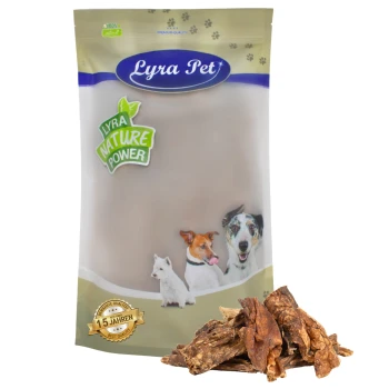 Verpackung von Lyra Pet Hundeleckerlis mit einem beigen Sack und dem Etikett "Lyra Nature Power", Bildern eines Hundes, einer Katze und eines weißen Hundes, mit Leckerlis davor.