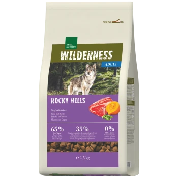 Beutel Real Nature Wilderness 'Rocky Hills' Adult Hundefutter mit Wolfsmotiv, Illustration von Rind und Kürbis, 2,5 kg, Text '65%/35%/0%'.